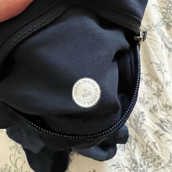 [SOLD] Lululemon Speed Up Short 2.5” True Navy - Picture 5 of 5